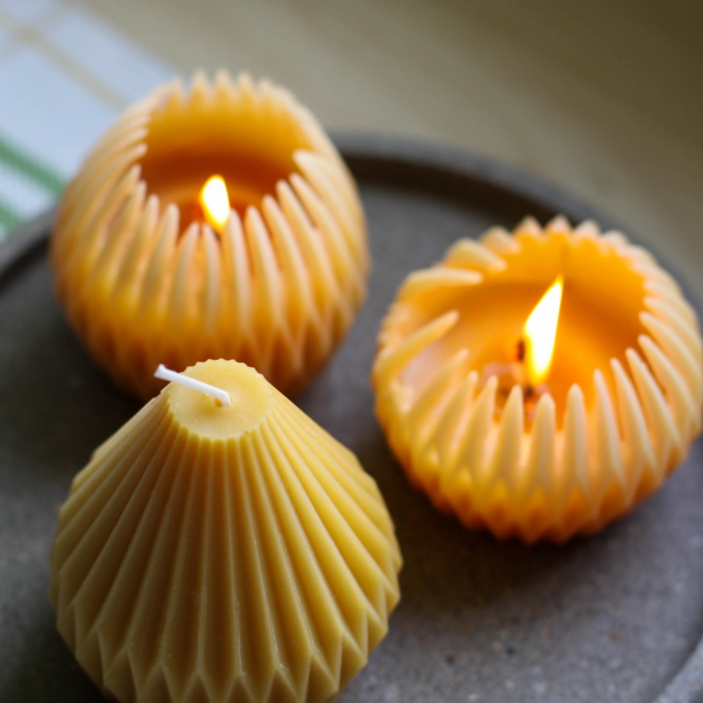 Natural Beeswax Raindrop Candle